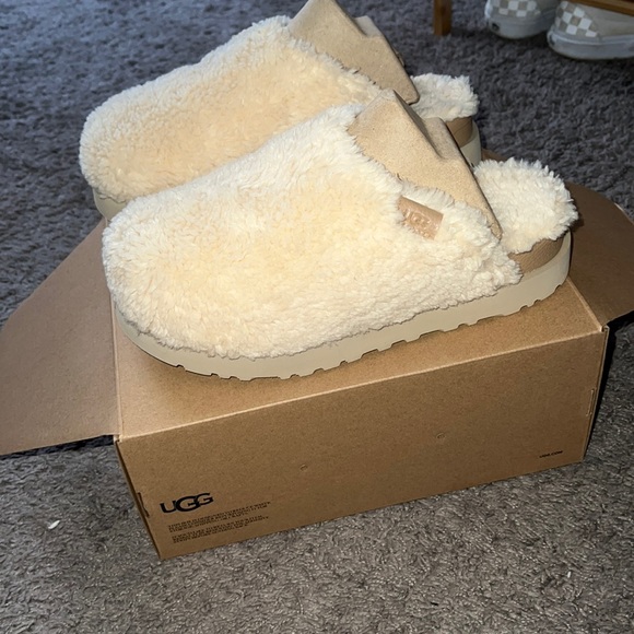 UGG Shoes - Sugar fuzz UGG slippers